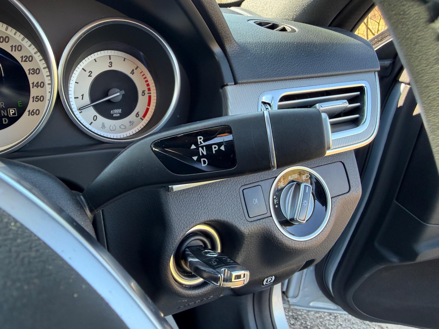 Used Mercedes-Benz E Class for sale - 77958176: Photo 61