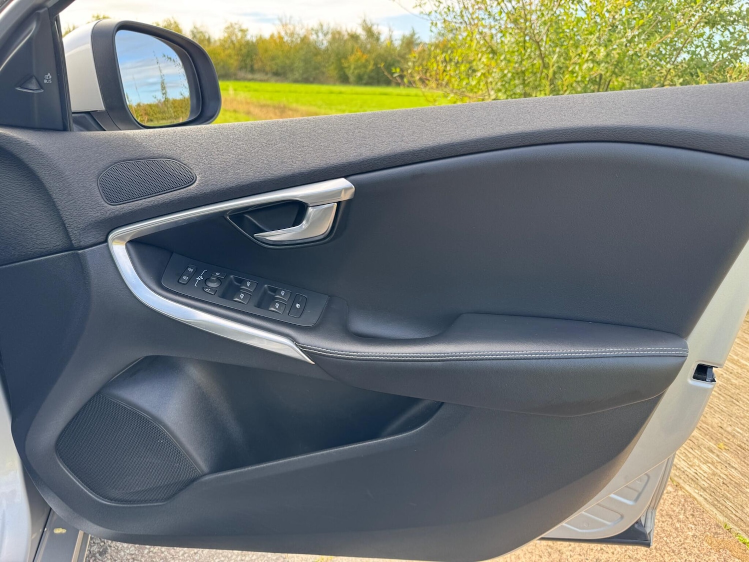 Used Volvo V40 2016 for sale - 76976825: Photo 32