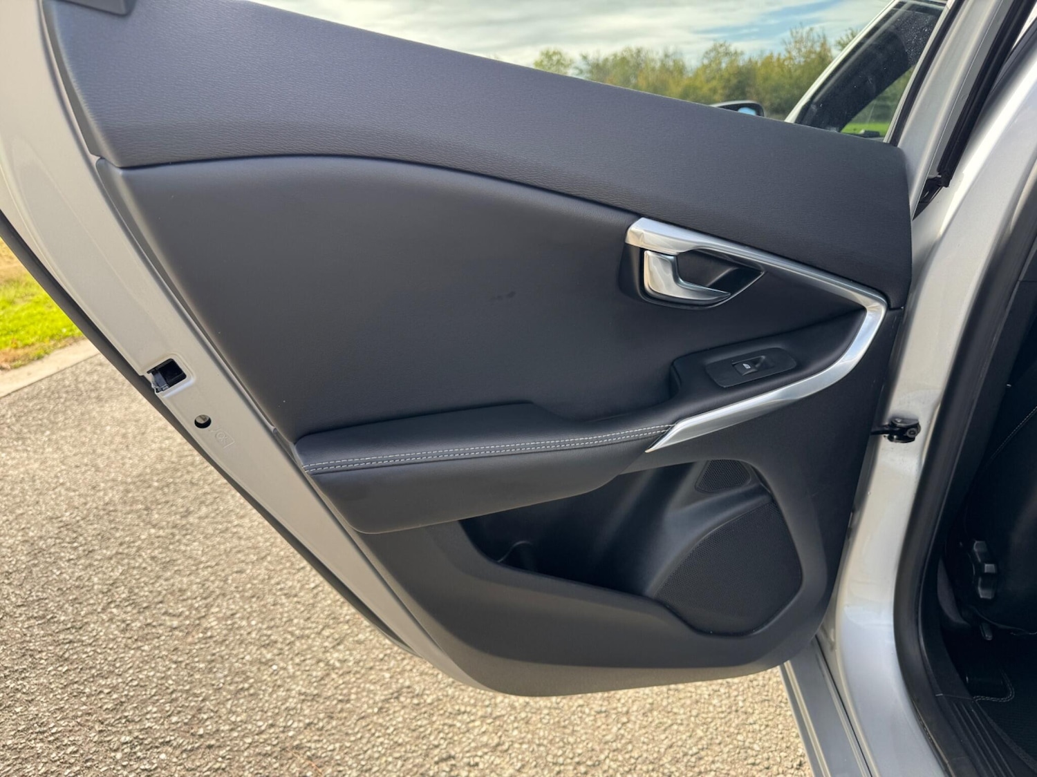 Used Volvo V40 2016 for sale - 76976825: Photo 41