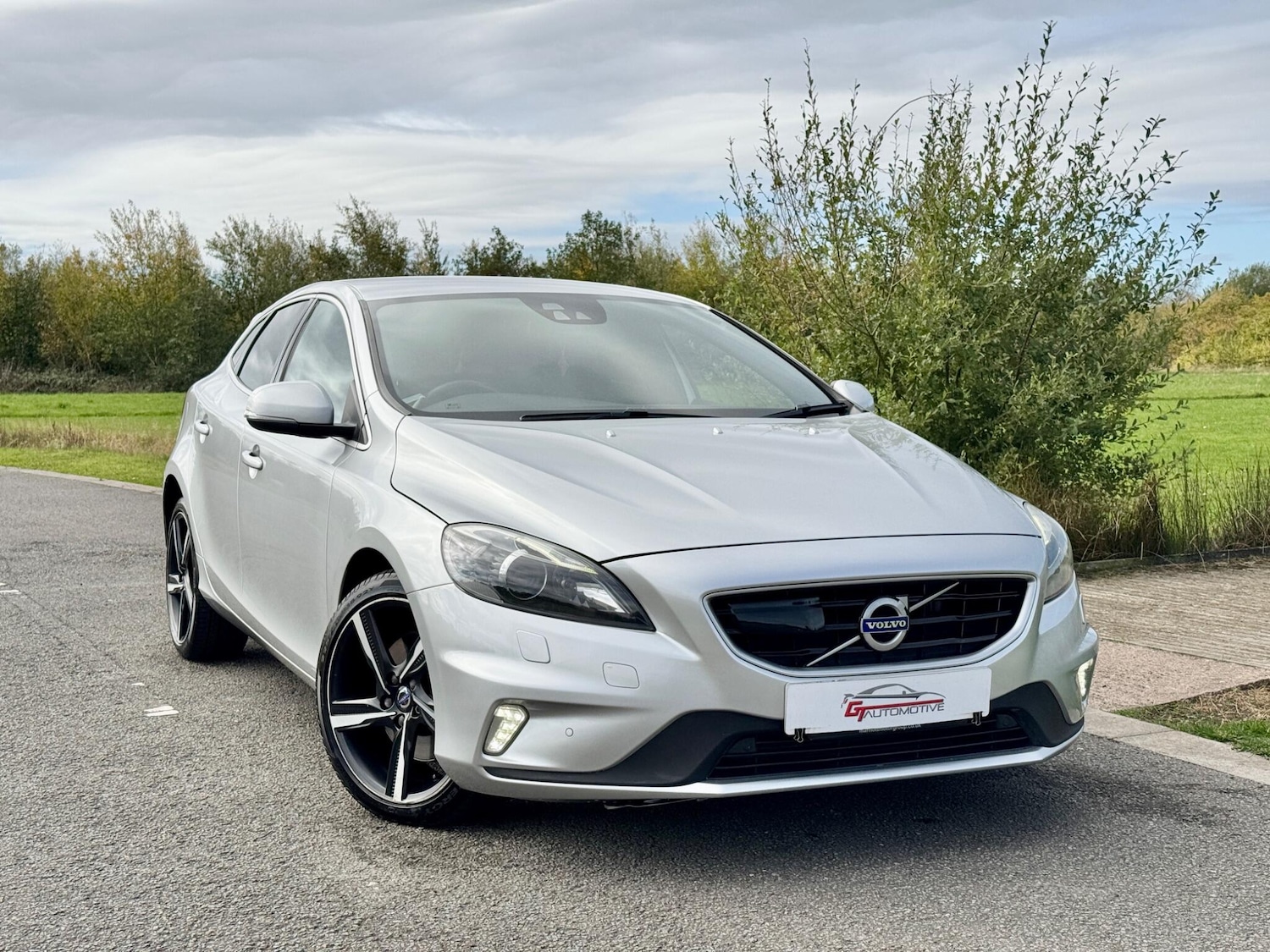 Used Volvo V40 2016 for sale - 76976825: Photo 6
