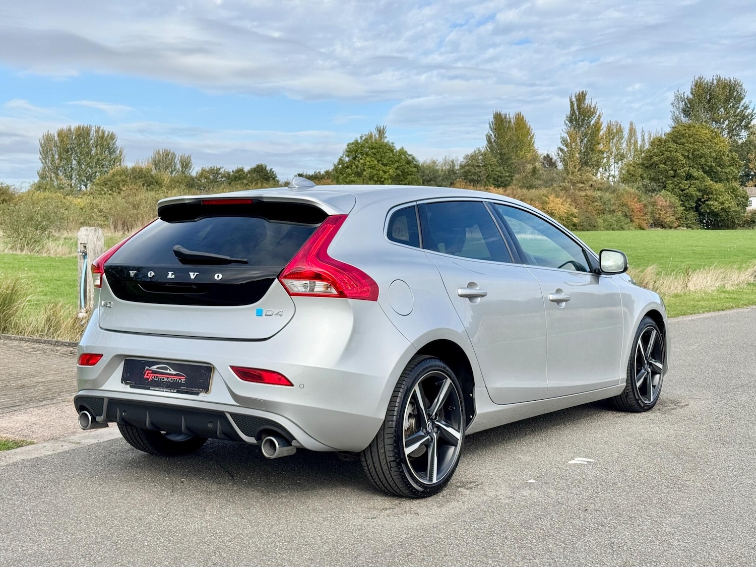 Used Volvo V40 2016 for sale - 76976825: Photo 8