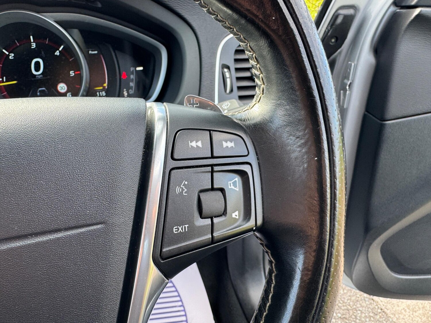 Used Volvo V40 2016 for sale - 77101770: Photo 53