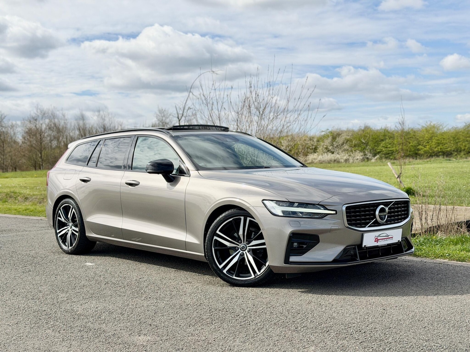 Used Volvo V60 2019 for sale - 78034826: Photo 3