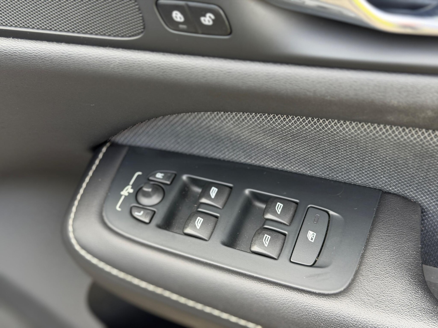 Used Volvo V60 2019 for sale - 78034826: Photo 39