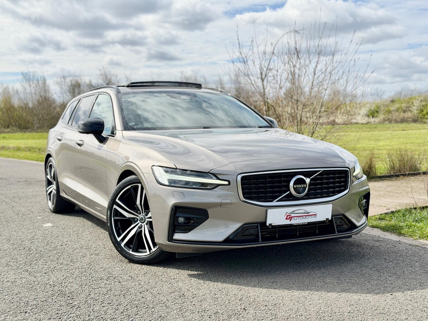 Used Volvo V60 2019 for sale - 78034826: Photo 4