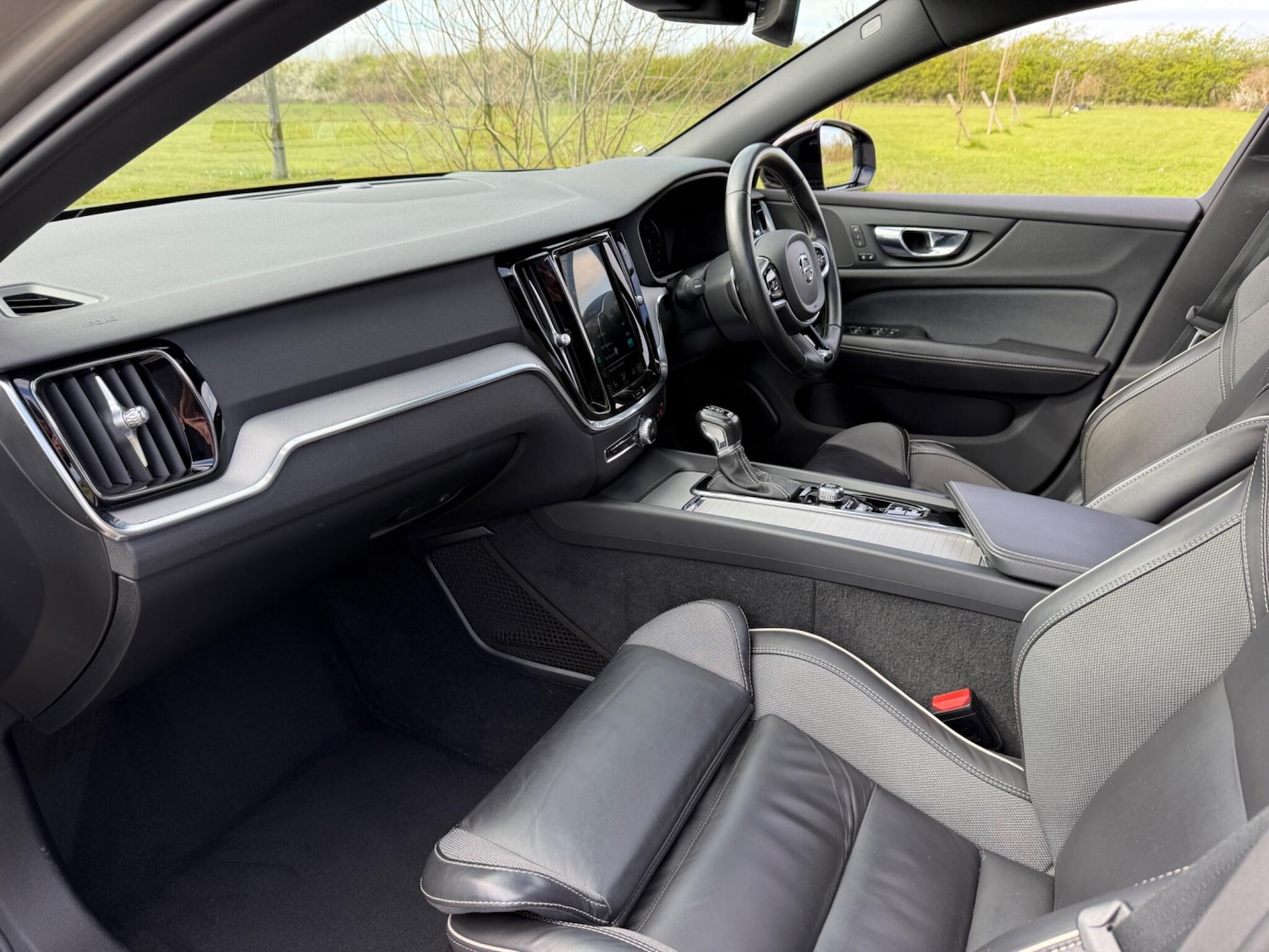 Used Volvo V60 2019 for sale - 78034826: Photo 51