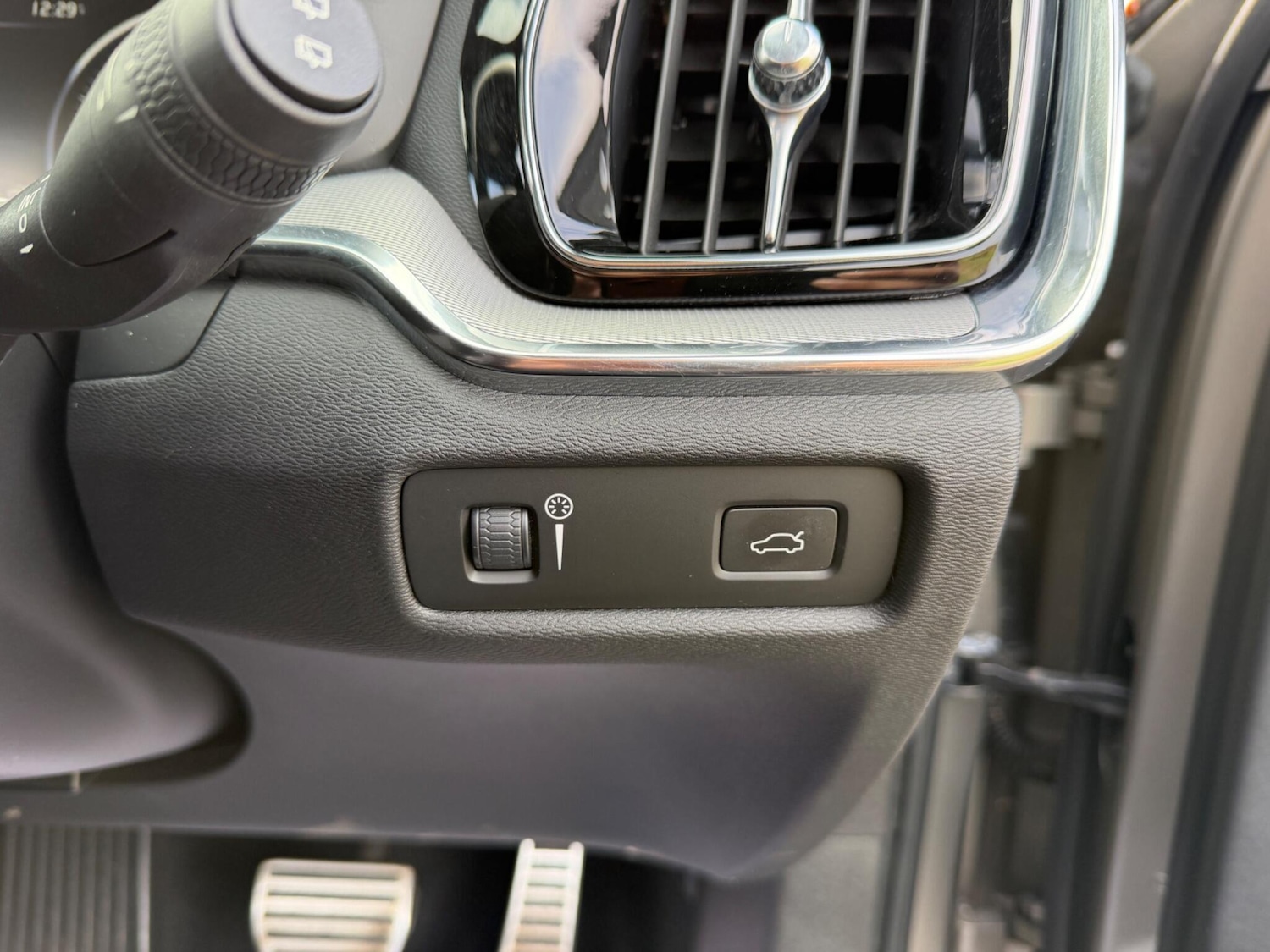 Used Volvo V60 2019 for sale - 78034826: Photo 67