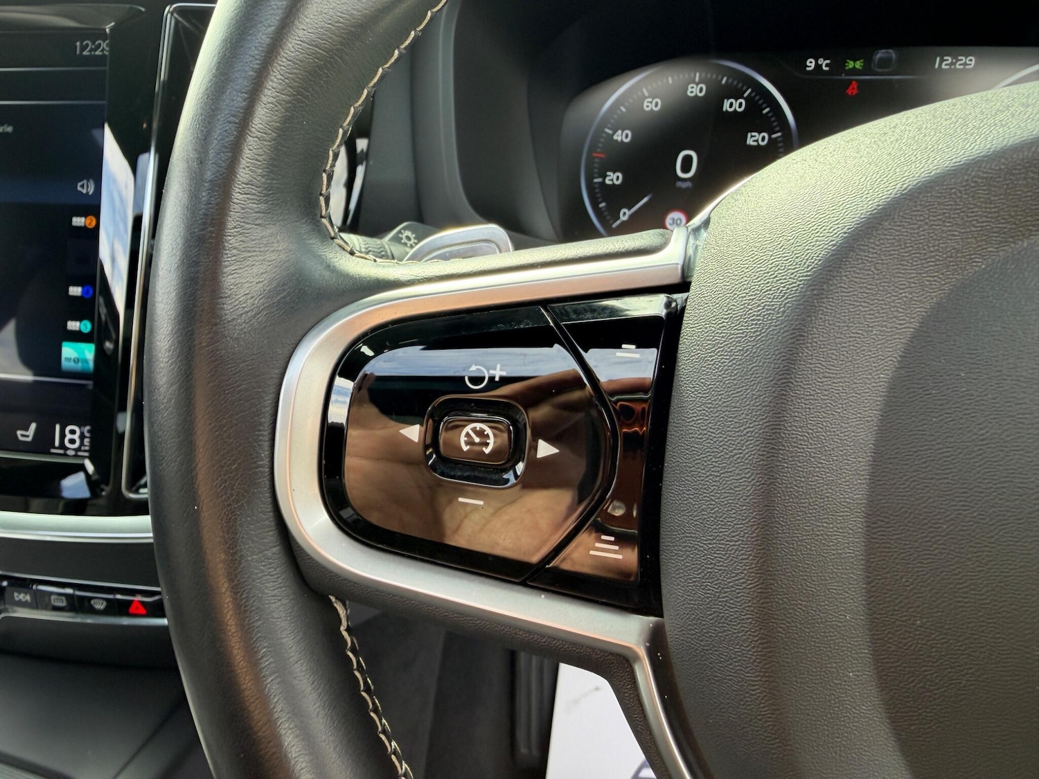 Used Volvo V60 2019 for sale - 78034826: Photo 69