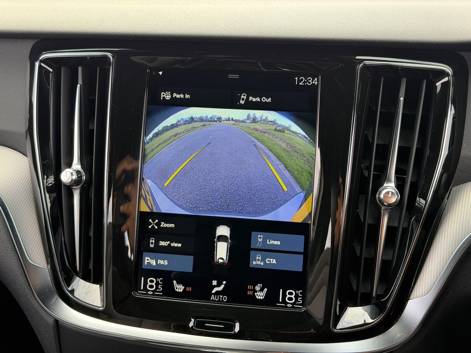 Used Volvo V60 2019 for sale - 78034826: Photo 85