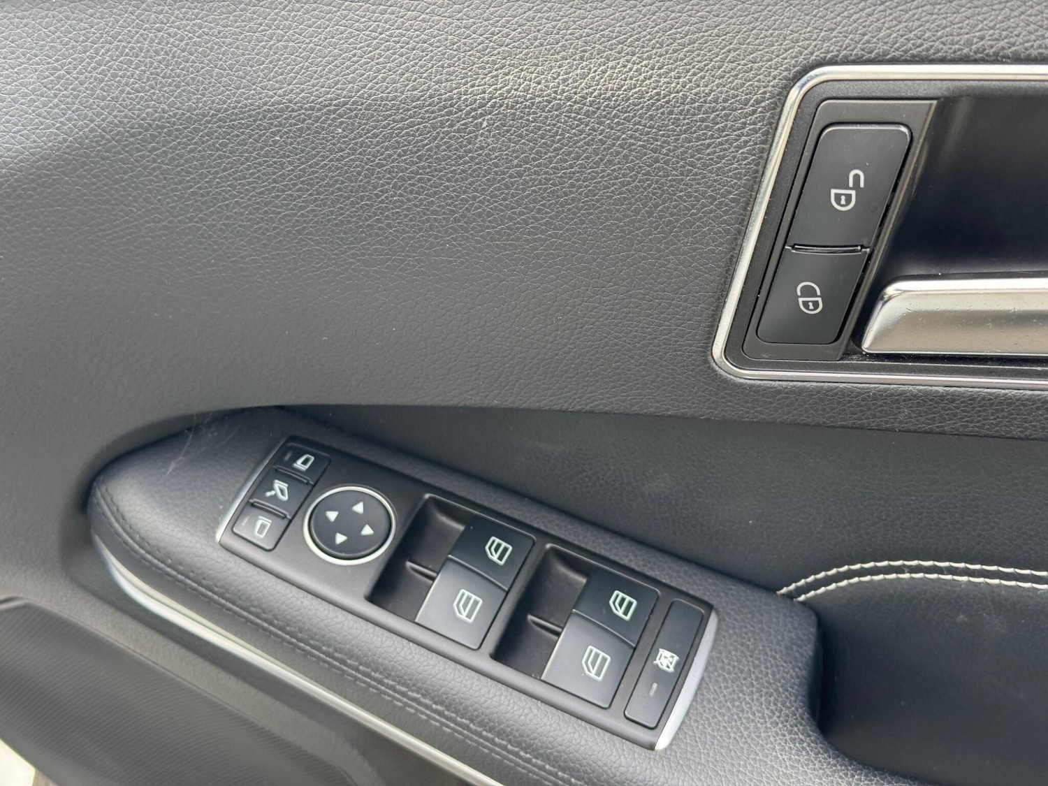 Used Mercedes-Benz E Class 2015 for sale - 76190091: Photo 32