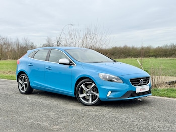 Used Volvo V40 2015 for sale - 77738000: Photo