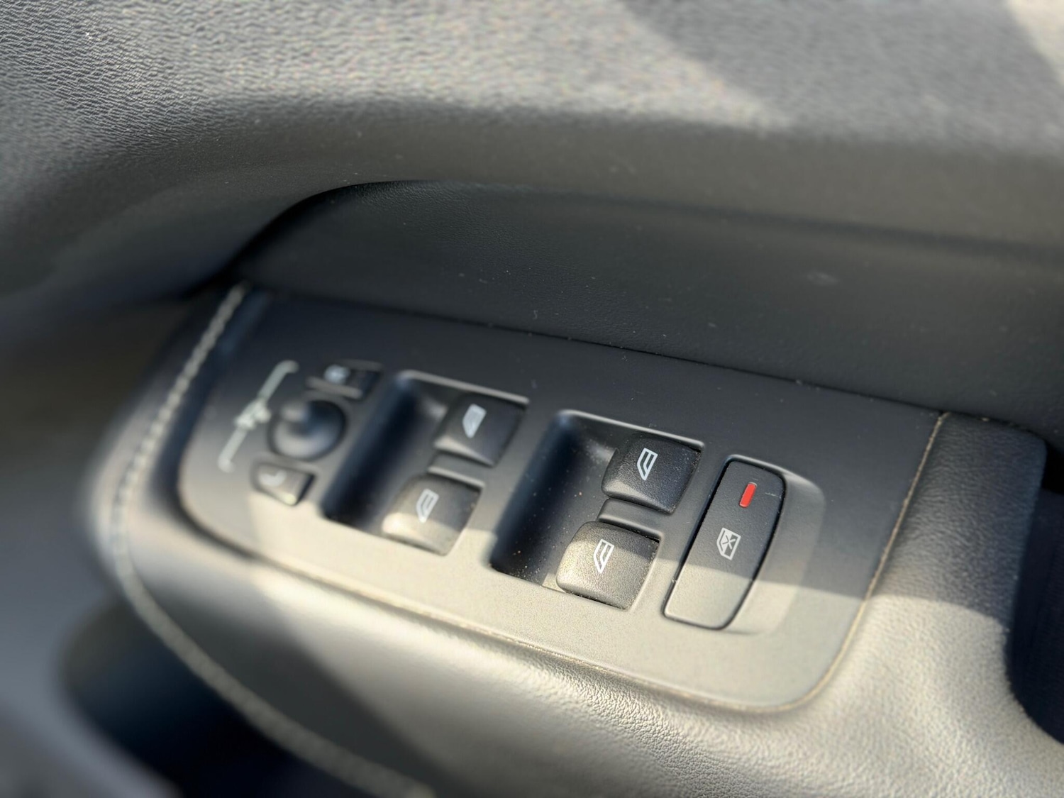 Used Volvo XC60 2017 for sale - 78157211: Photo 35