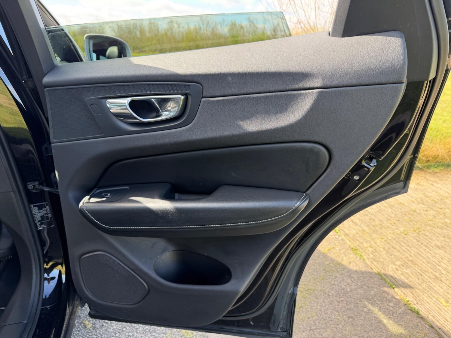 Used Volvo XC60 2017 for sale - 78157211: Photo 41