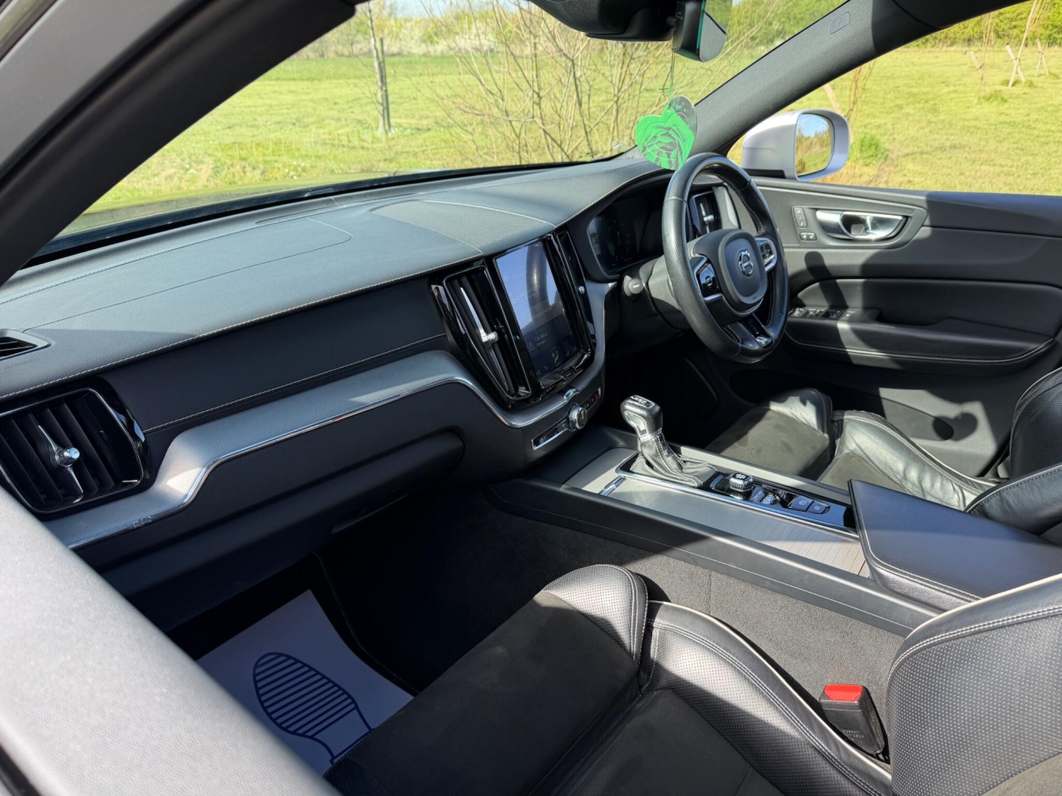 Used Volvo XC60 2017 for sale - 78157211: Photo 47