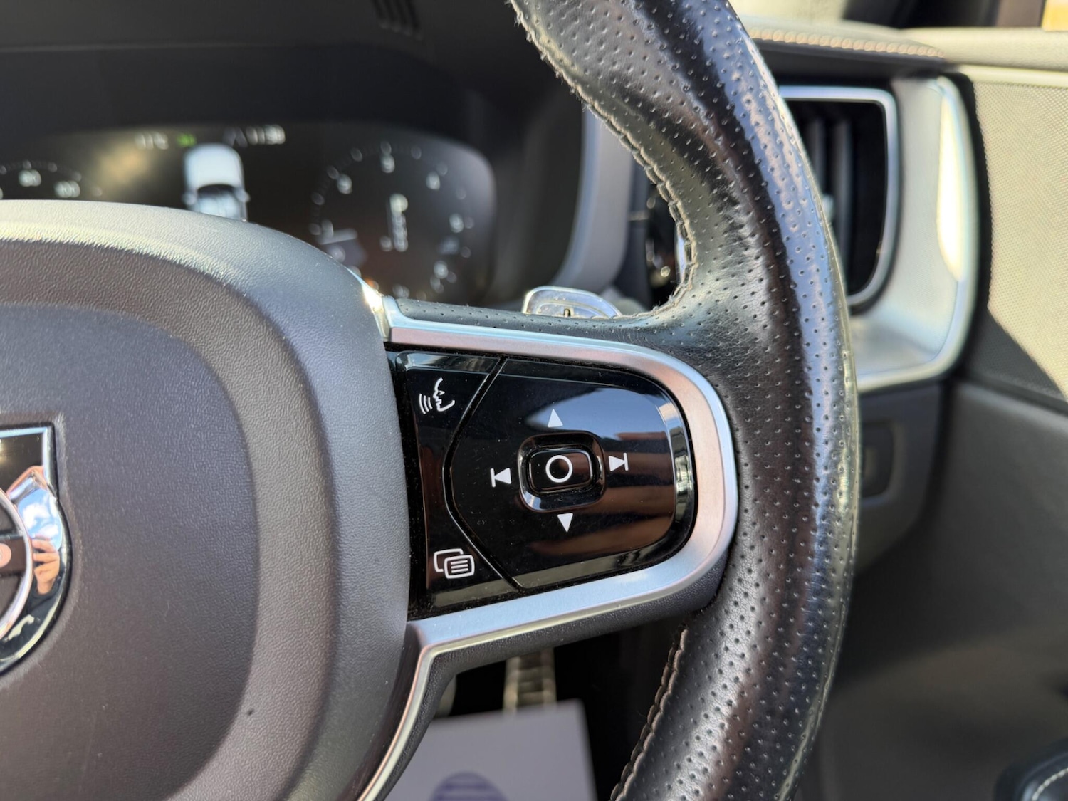 Used Volvo XC60 2017 for sale - 78157211: Photo 65