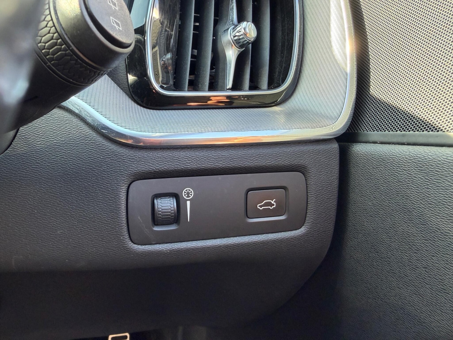 Used Volvo XC60 2017 for sale - 78157211: Photo 68