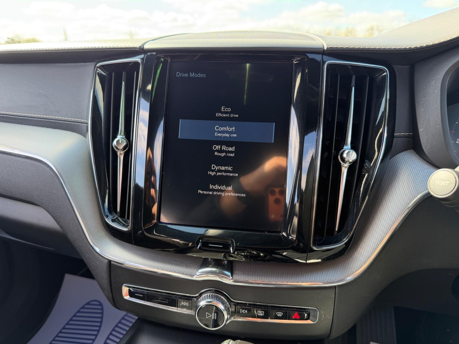 Used Volvo XC60 2017 for sale - 78157211: Photo 74