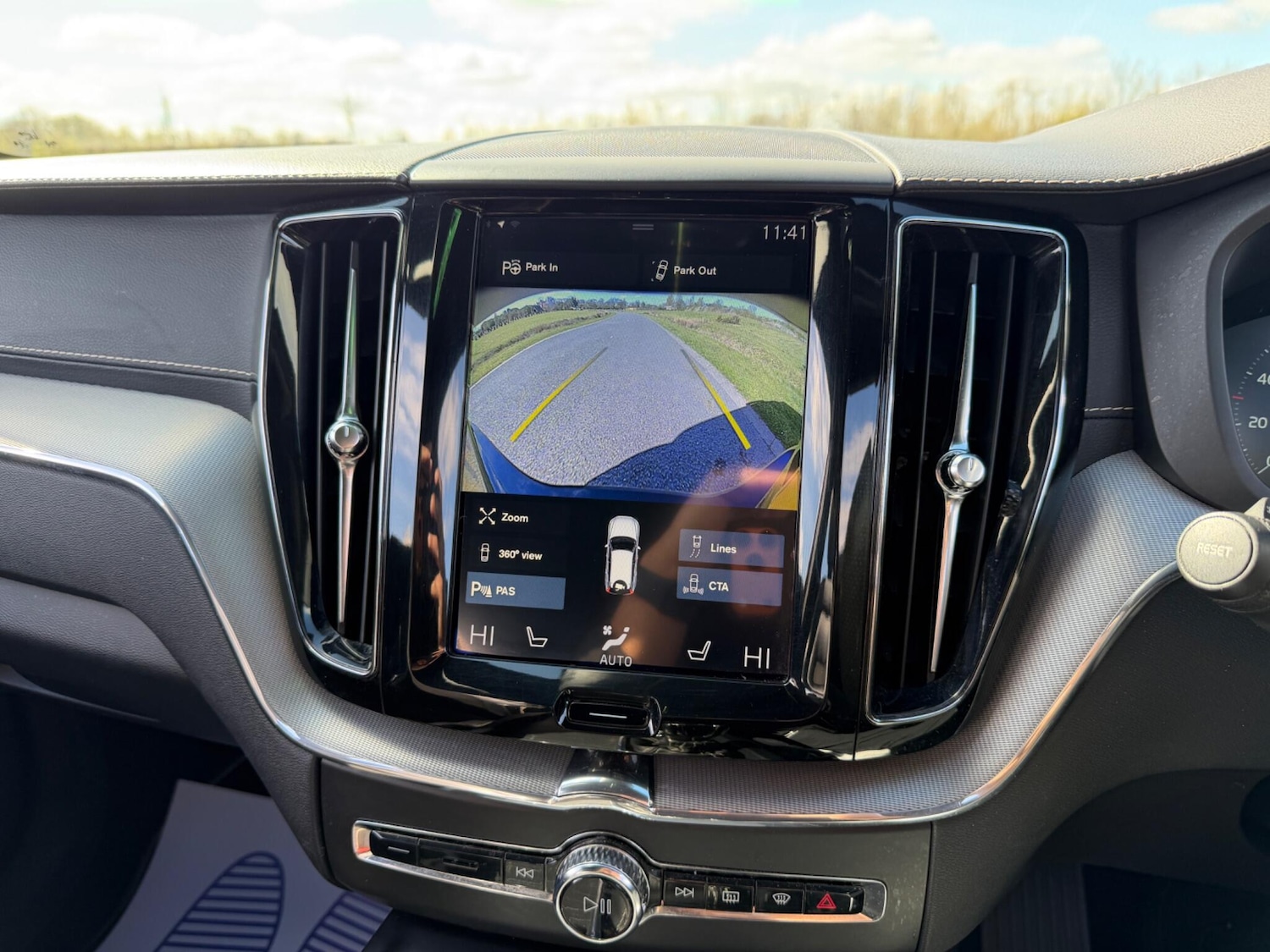 Used Volvo XC60 2017 for sale - 78157211: Photo 77