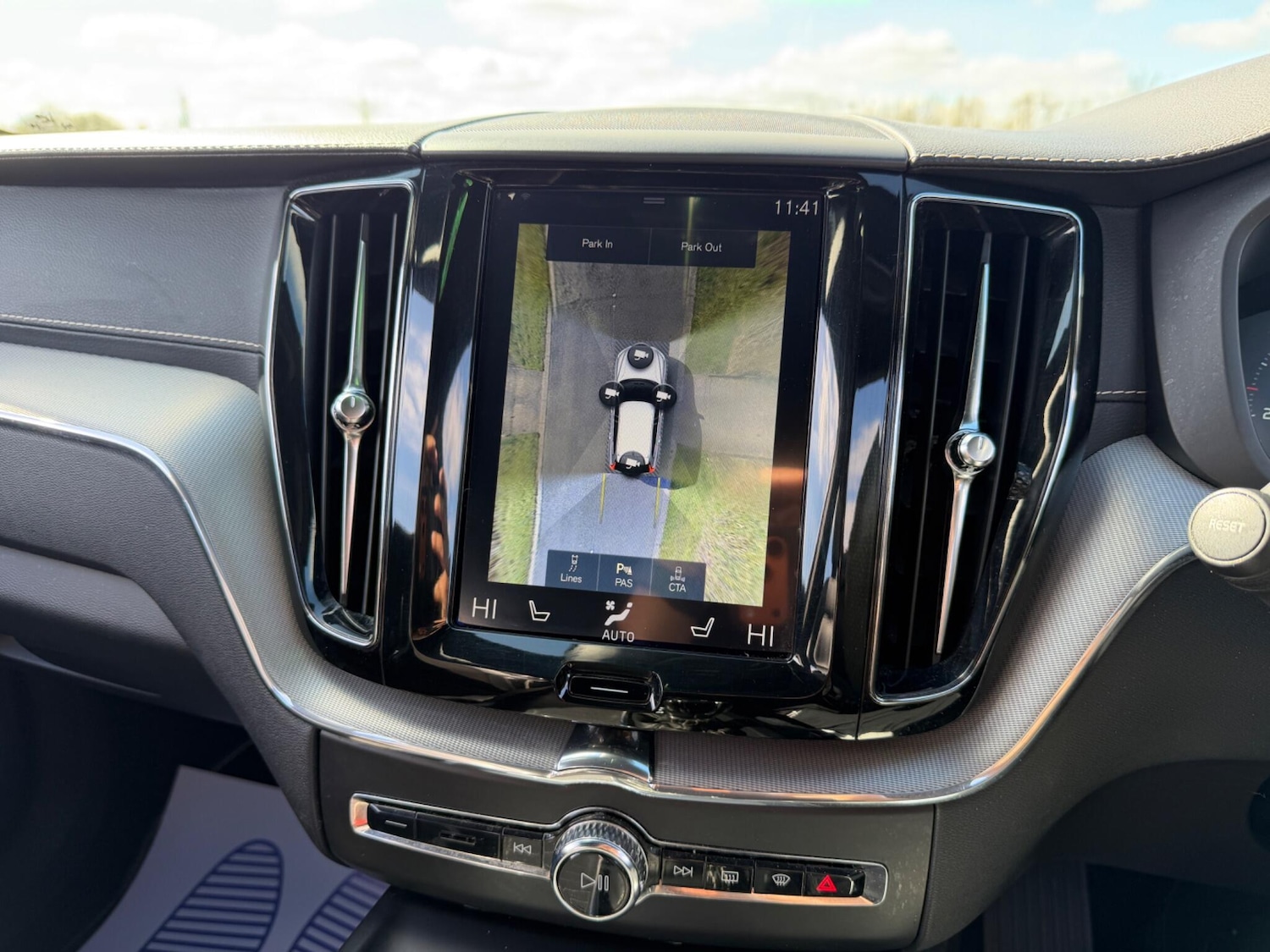 Used Volvo XC60 2017 for sale - 78157211: Photo 78