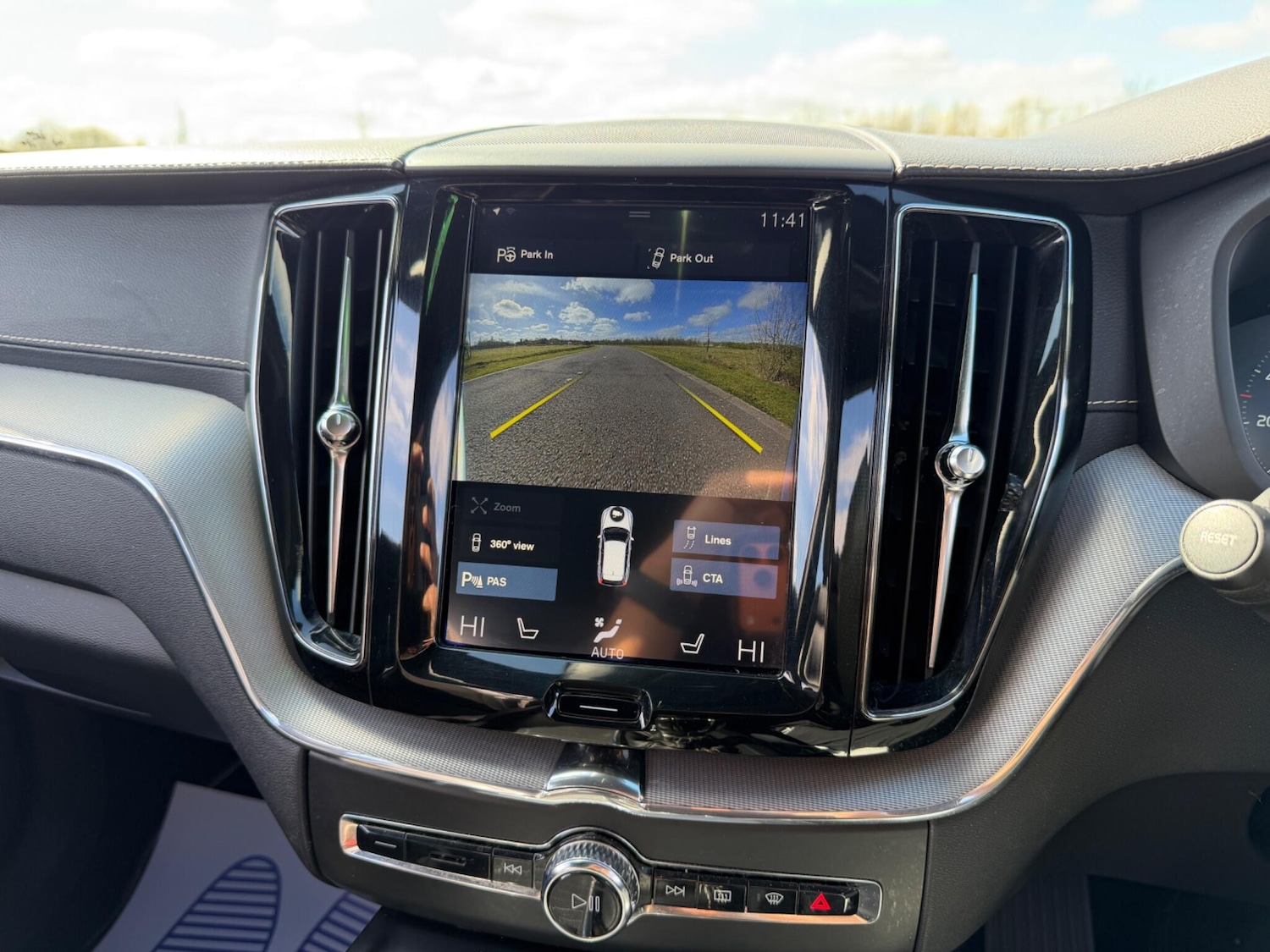 Used Volvo XC60 2017 for sale - 78157211: Photo 79