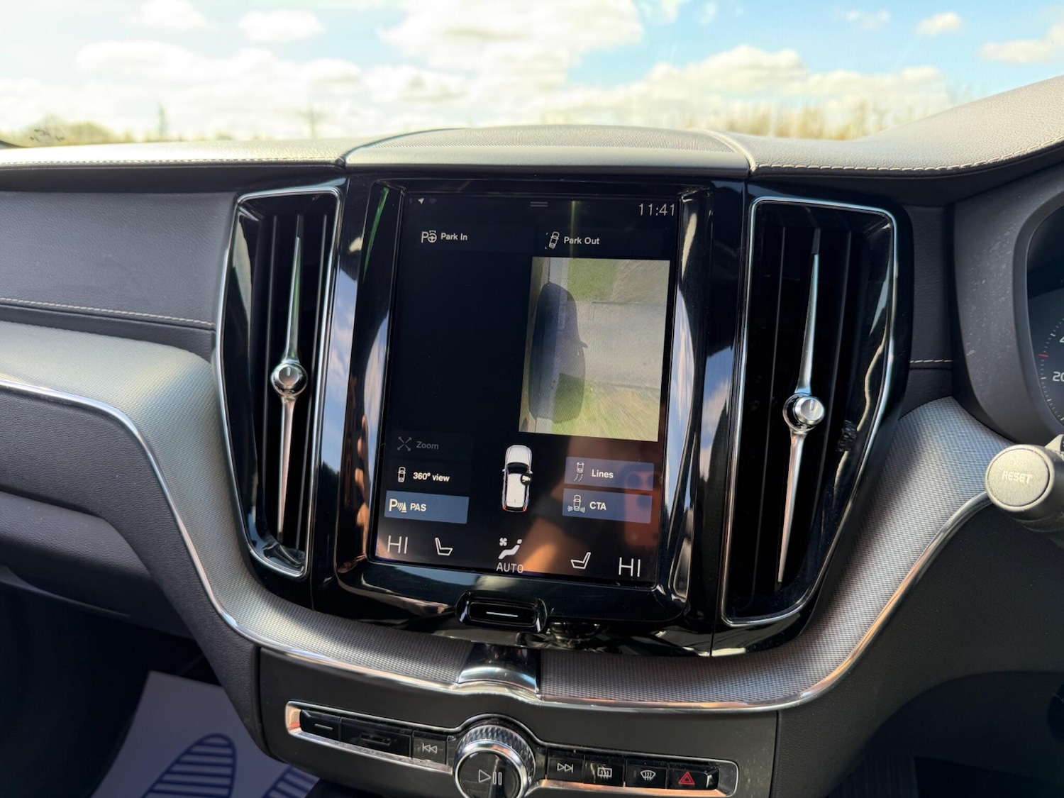 Used Volvo XC60 2017 for sale - 78157211: Photo 80