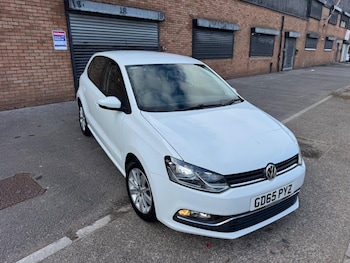 Used Volkswagen Polo 2015 for sale - 75563579: Photo