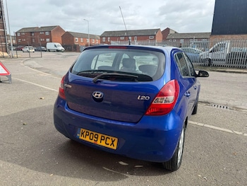 Used Hyundai i20 2009 for sale - 76179770: Photo