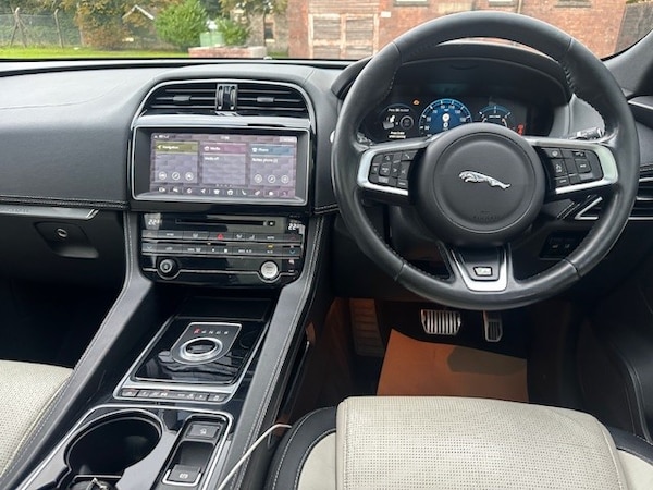 Used Jaguar F-Pace 2016 for sale - 75570184: Photo 13