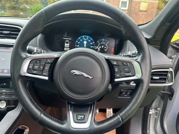 Used Jaguar F-Pace 2016 for sale - 75570184: Photo 16