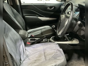 Used Nissan Navara 2017 for sale - 76469842: Photo