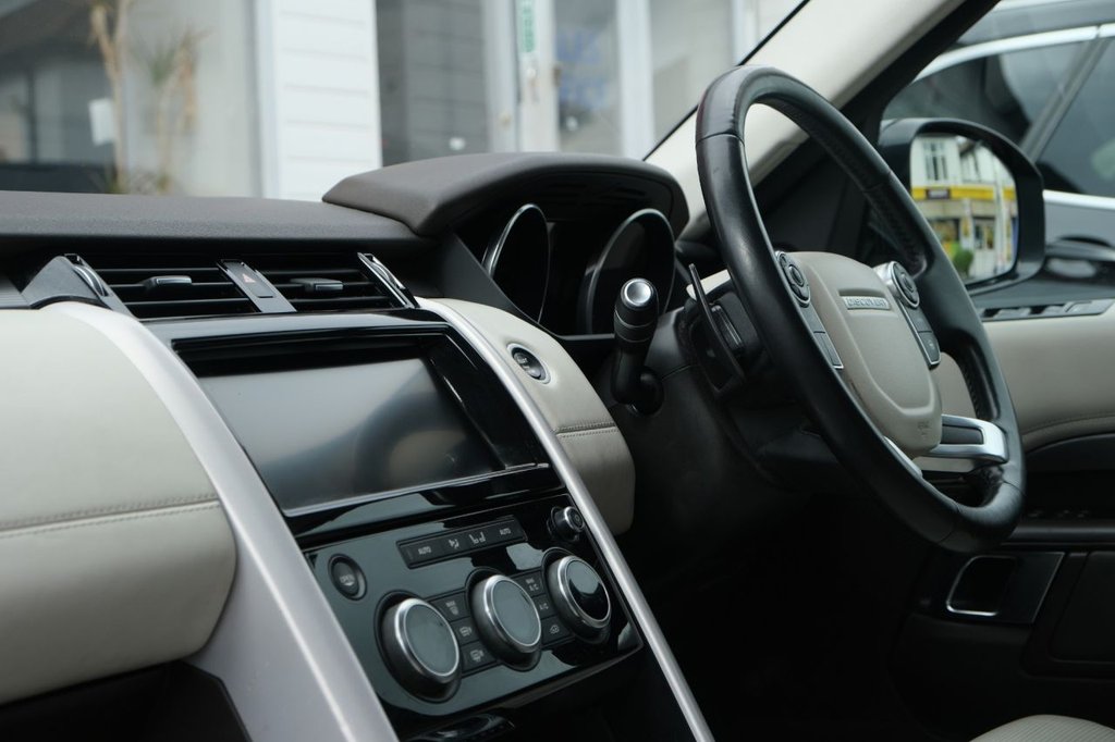 Used Land Rover Discovery 2017 for sale - 76469646: Photo 11