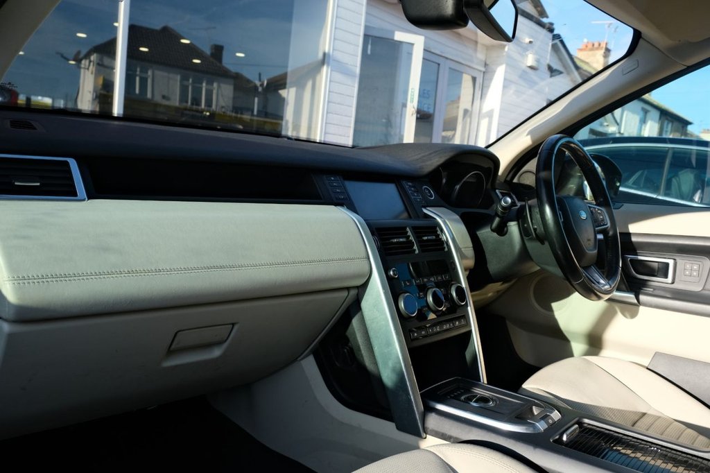 Used Land Rover Discovery Sport 2017 for sale - 76792316: Photo 11