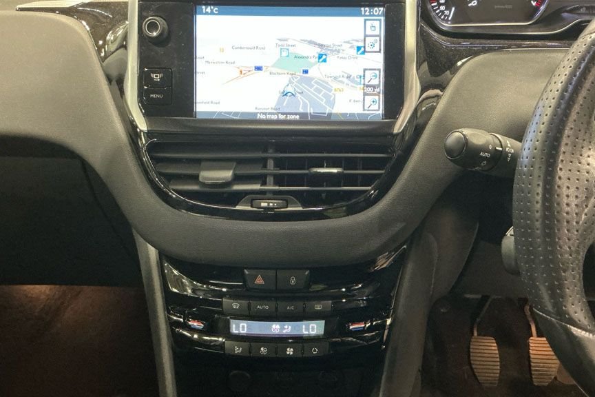 Used Peugeot 208 2012 for sale - 76469941: Photo 2