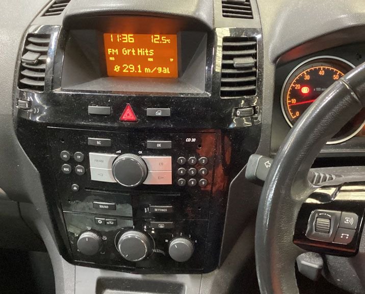 Used Vauxhall Zafira 2010 for sale - 76469732: Photo 2