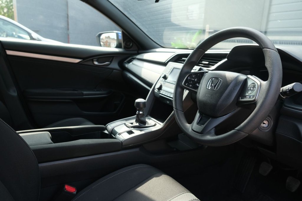 Used Honda Civic 2018 for sale - 76469979: Photo 10