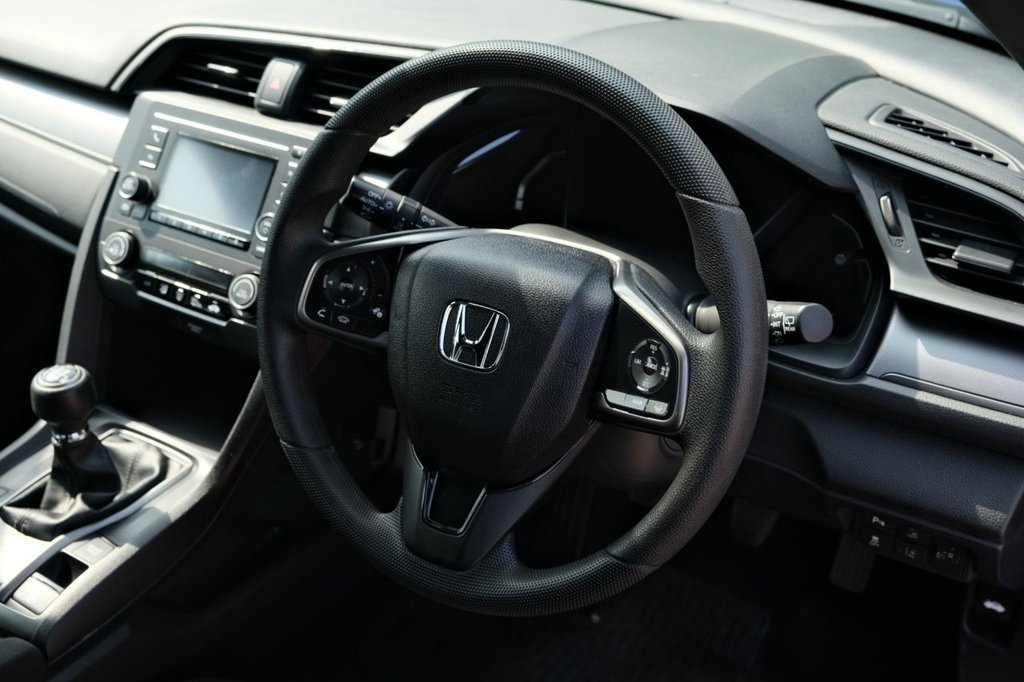 Used Honda Civic 2018 for sale - 76469979: Photo 11