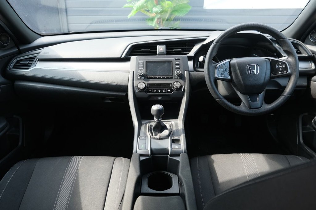 Used Honda Civic 2018 for sale - 76469979: Photo 14