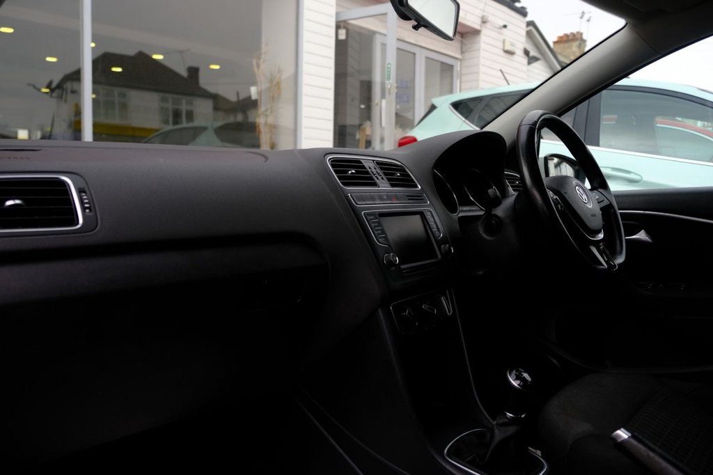 Used Volkswagen Polo 2015 for sale - 76546545: Photo 11