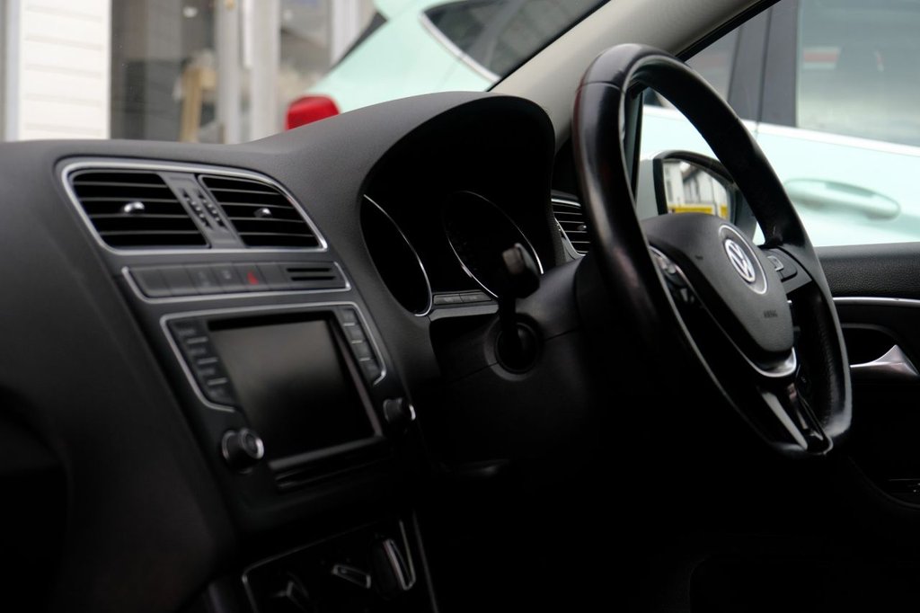 Used Volkswagen Polo 2015 for sale - 76546545: Photo 12