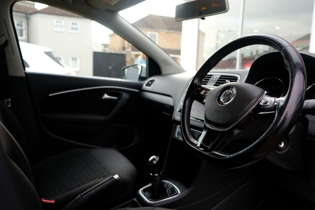 Used Volkswagen Polo 2015 for sale - 76546545: Photo 9