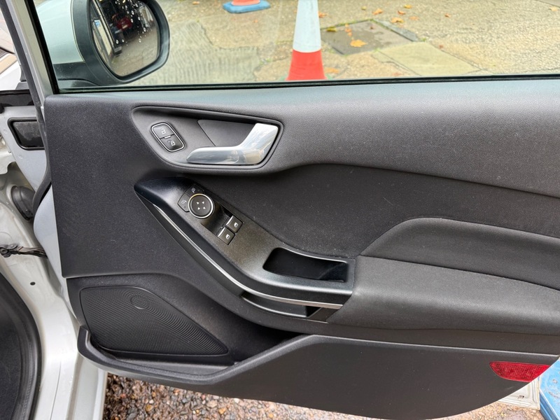 Used Ford Fiesta 2018 for sale - 75986975: Photo 12