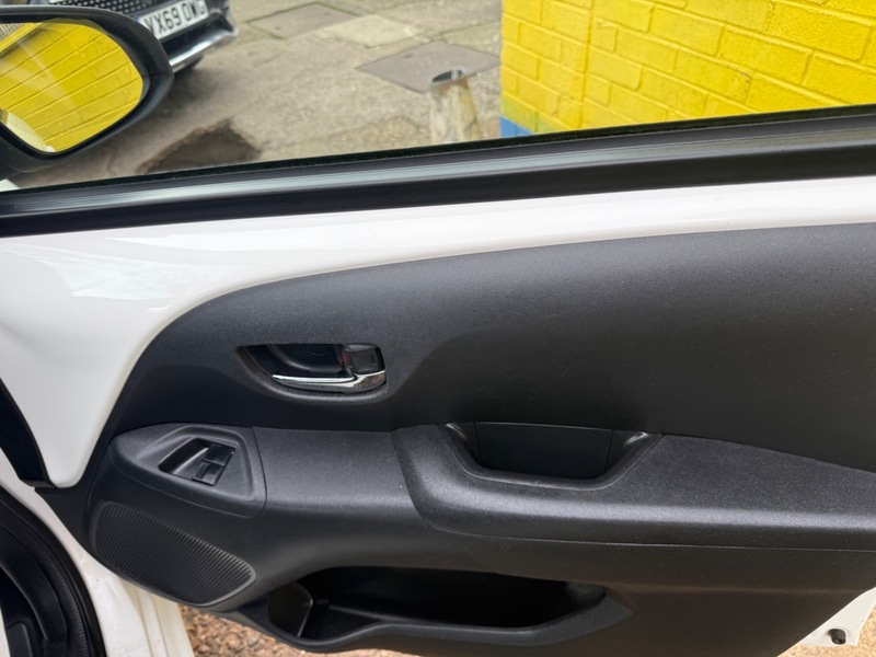 Used Toyota AYGO 2015 for sale - 77880729: Photo 8