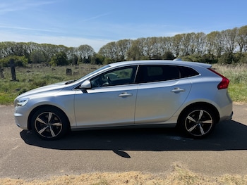 Used Volvo V40 2019 for sale - 78344284: Photo