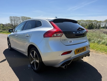 Used Volvo V40 2019 for sale - 78344284: Photo