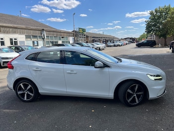 Used Volvo V40 2019 for sale - 79382089: Photo