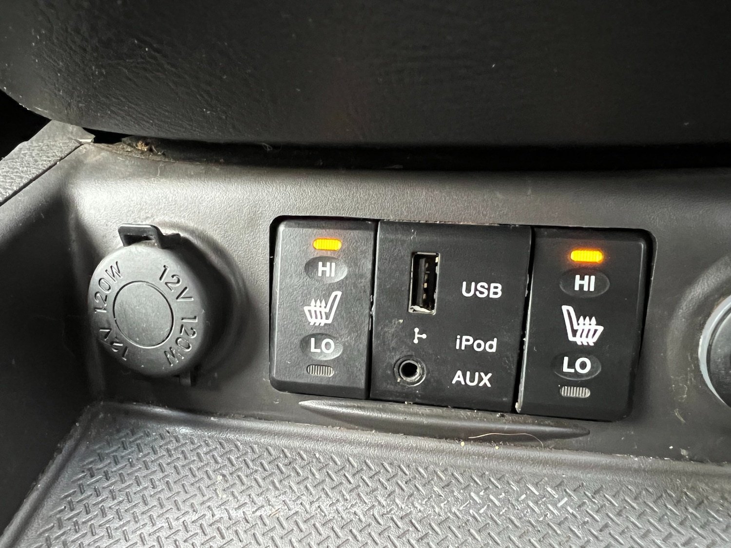 Used Hyundai Santa Fe 2011 for sale - 77245864: Photo 39