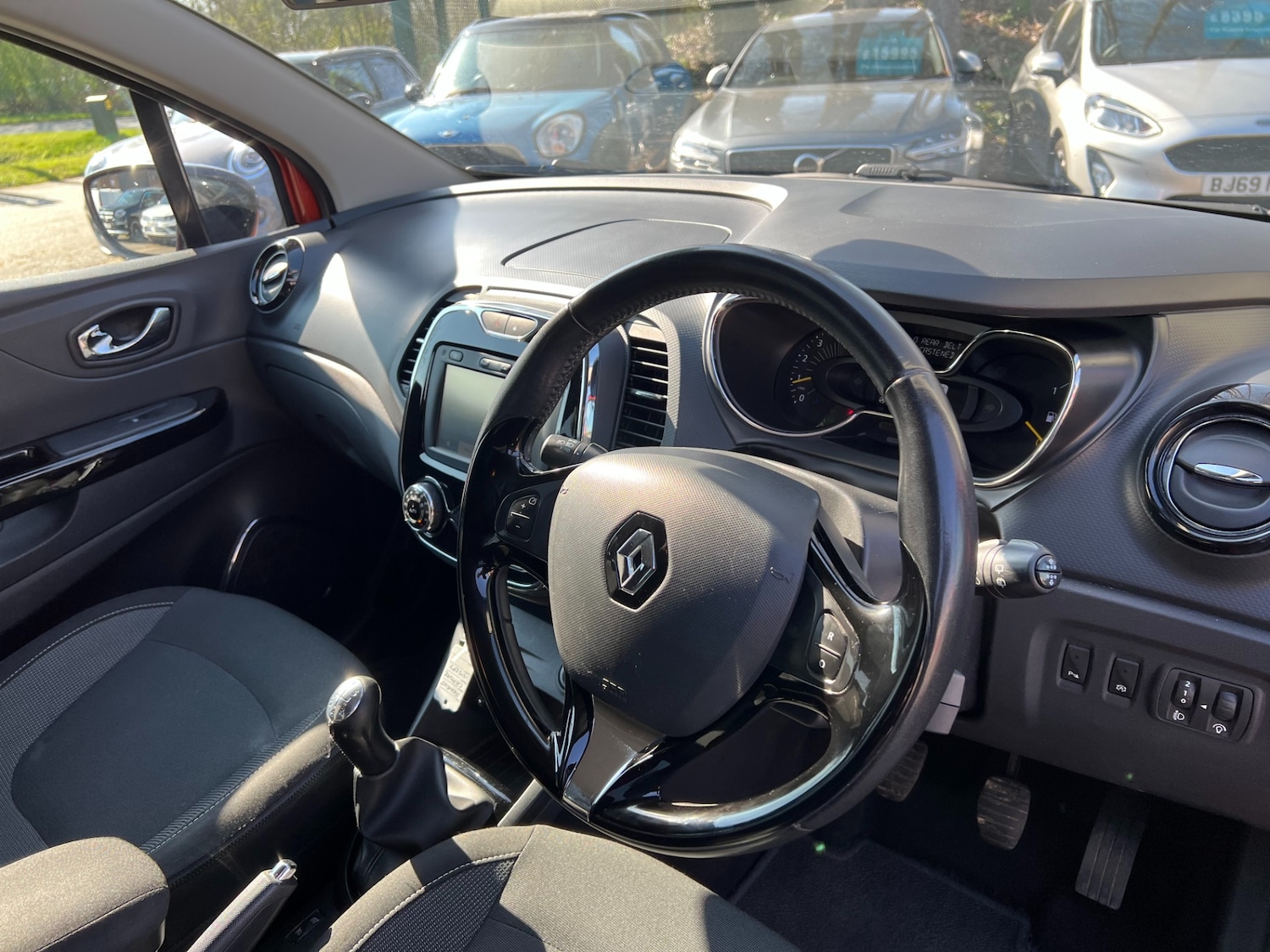 Used Renault Captur 2015 for sale - 77947312: Photo 15