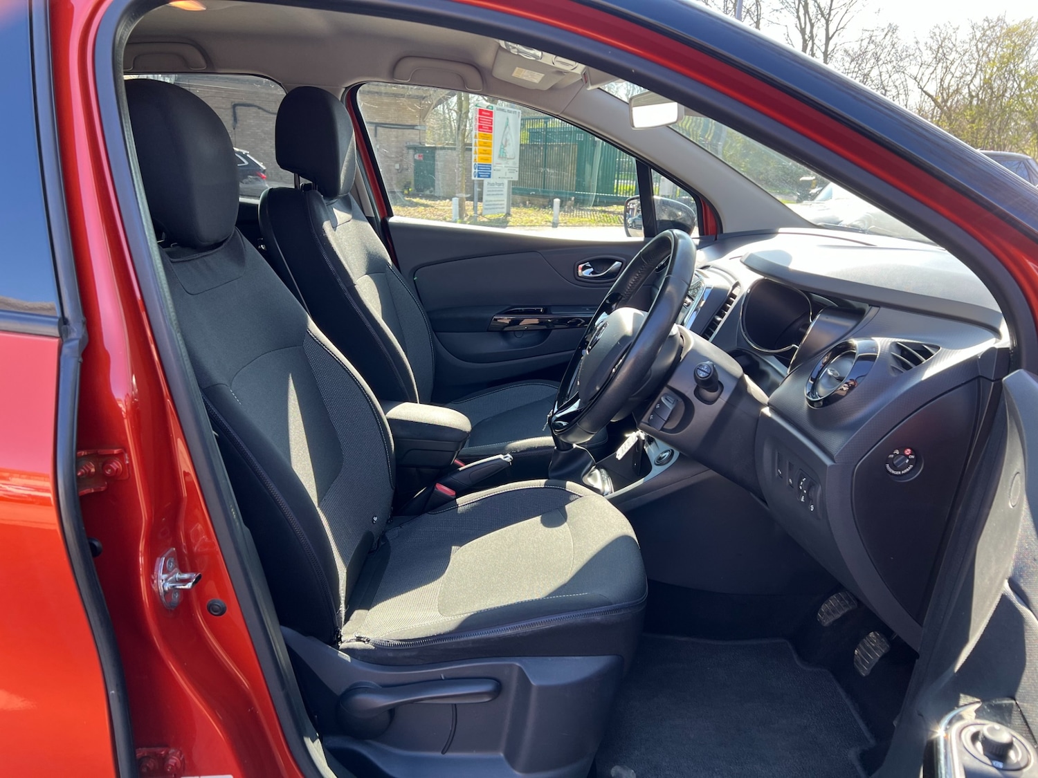 Used Renault Captur 2015 for sale - 77947312: Photo 23