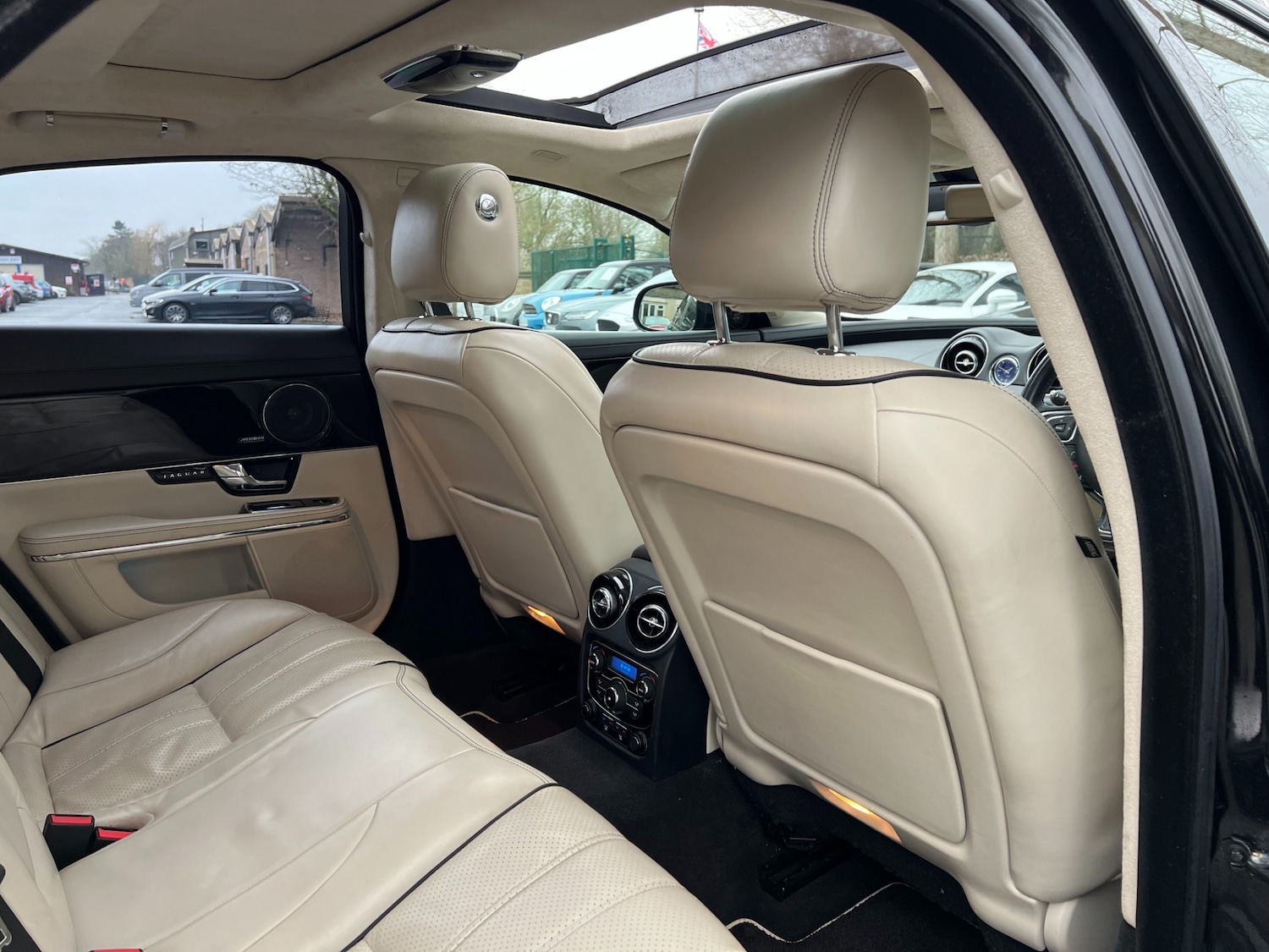 Used Jaguar XJ 2013 for sale - 77248024: Photo 23