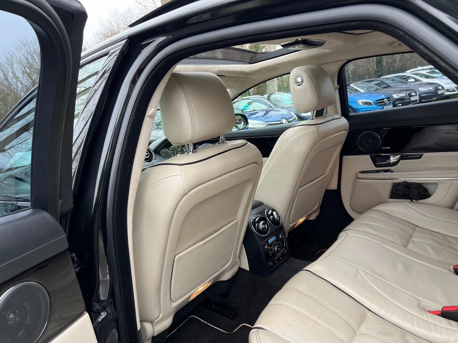 Used Jaguar XJ 2013 for sale - 77248024: Photo 25